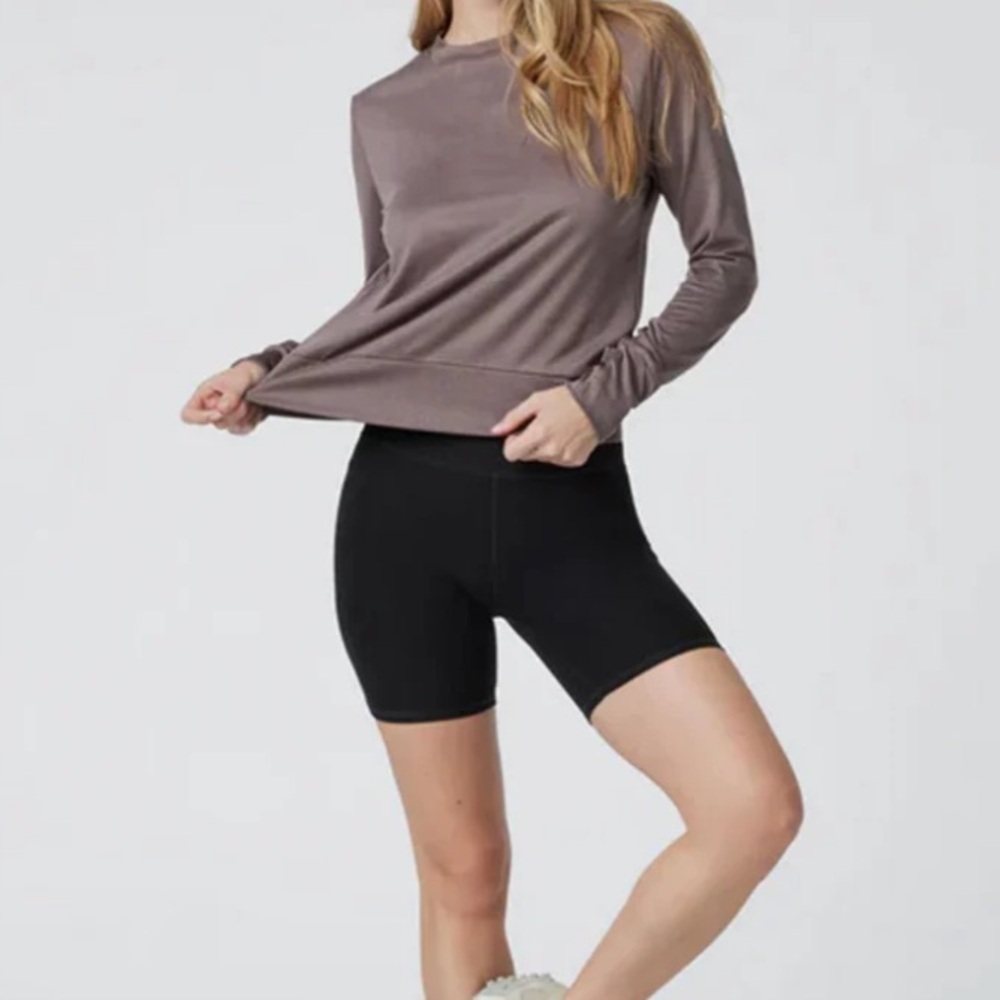 Vuori Lightweight Long Sleeve Crew in Taupe
